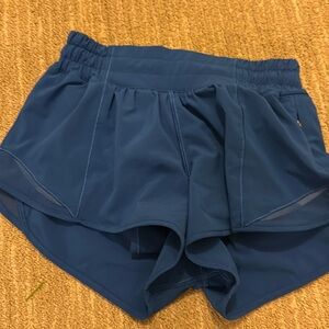 Lululemon size 2 hotty hot low rise 2.5 inch inseam